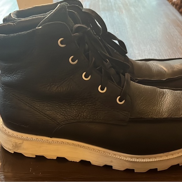 Size 10.5 Sorel boots. Worn twice - Picture 3 of 3